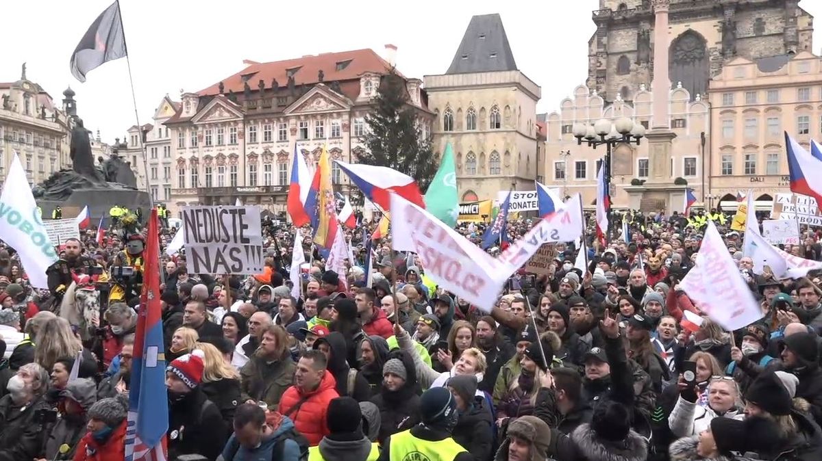 Chceme žít, ne přežívat: Demonstraci proti covidovým opatřením podpořil i Václav Klaus